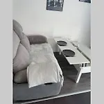 Joli T2, Jacuzzi, Lit Rond, Jardin, Parking Prive, Metro شقة
