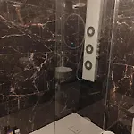 Joli T2, Jacuzzi, Lit Rond, Jardin, Parking Prive, Metro شقة
