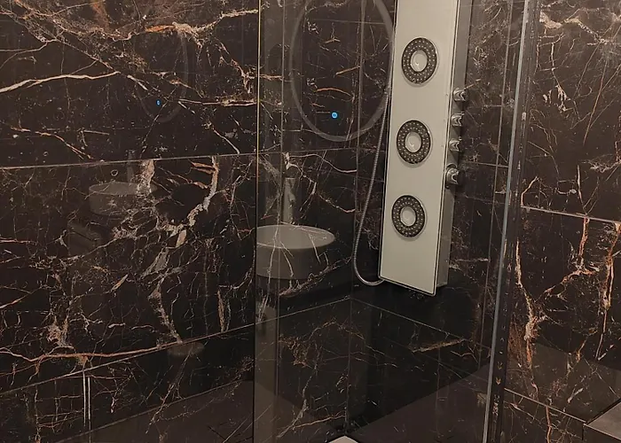 Joli T2, Jacuzzi, Lit Rond, Jardin, Parking Privé, Métro Apartamento