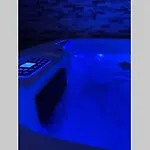 아파트 Joli T2, Jacuzzi, Lit Rond, Jardin, Parking Prive, Metro