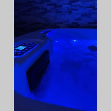 شقة Joli T2, Jacuzzi, Lit Rond, Jardin, Parking Prive, Metro