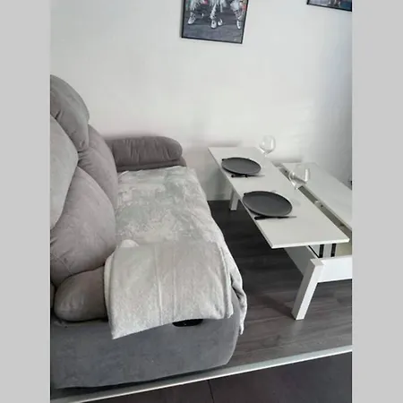 Joli T2, Jacuzzi, Lit Rond, Jardin, Parking Prive, Metro Daire