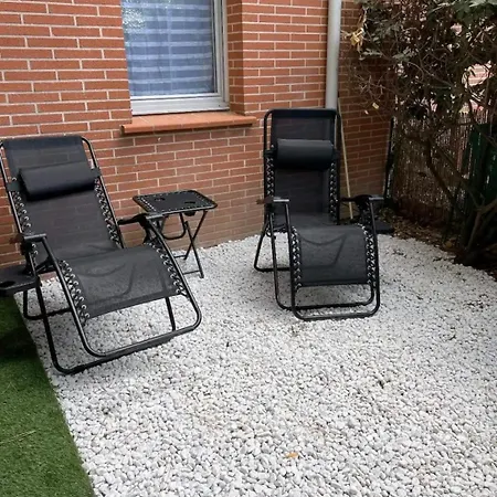 شقة Joli T2, Jacuzzi, Lit Rond, Jardin, Parking Prive, Metro