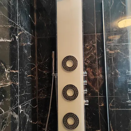 Joli T2, Jacuzzi, Lit Rond, Jardin, Parking Prive, Metro