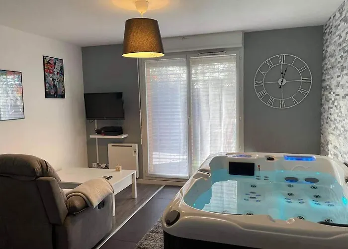 Apartman Joli T2, Jacuzzi, Lit Rond, Jardin, Parking Privé, Métro