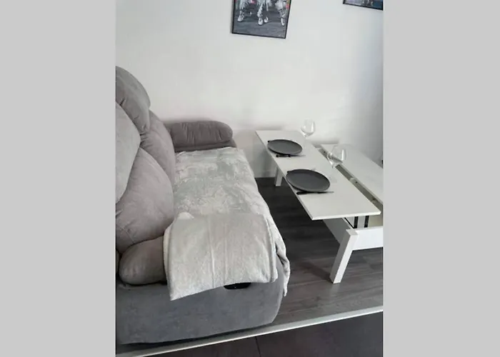 Joli T2, Jacuzzi, Lit Rond, Jardin, Parking Privé, Métro Appartamento