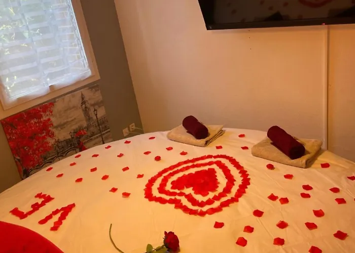 Joli T2, Jacuzzi, Lit Rond, Jardin, Parking Privé, Métro Apartman *