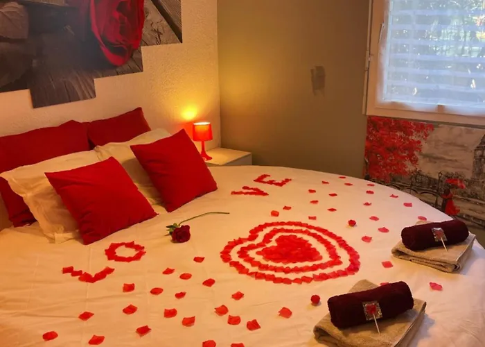 Apartman Joli T2, Jacuzzi, Lit Rond, Jardin, Parking Privé, Métro *