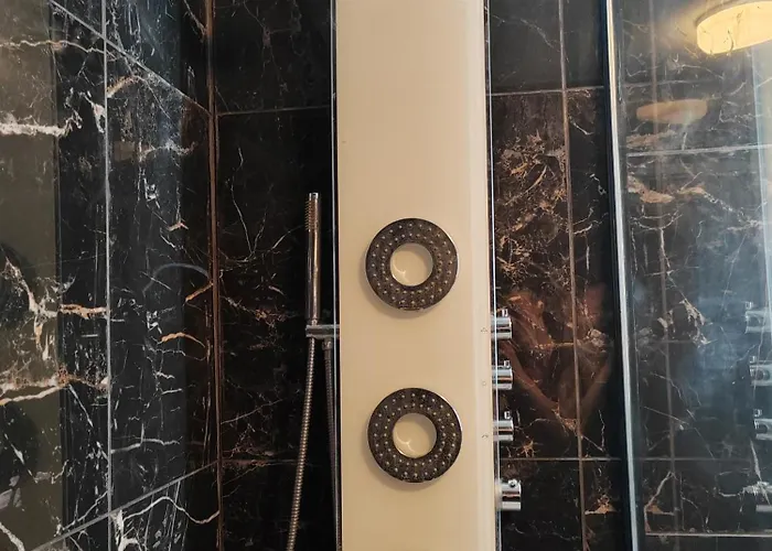 Joli T2, Jacuzzi, Lit Rond, Jardin, Parking Privé, Métro